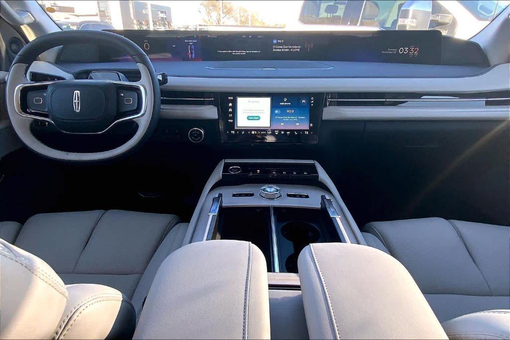 new 2025 Lincoln Navigator L car, priced at $98,015