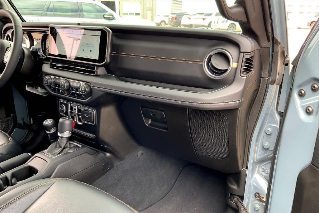used 2025 Jeep Gladiator car, priced at $37,382