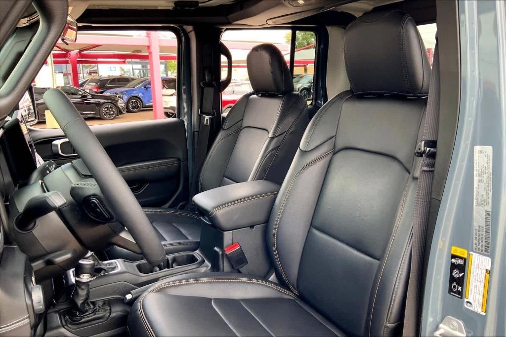 used 2025 Jeep Gladiator car, priced at $37,382