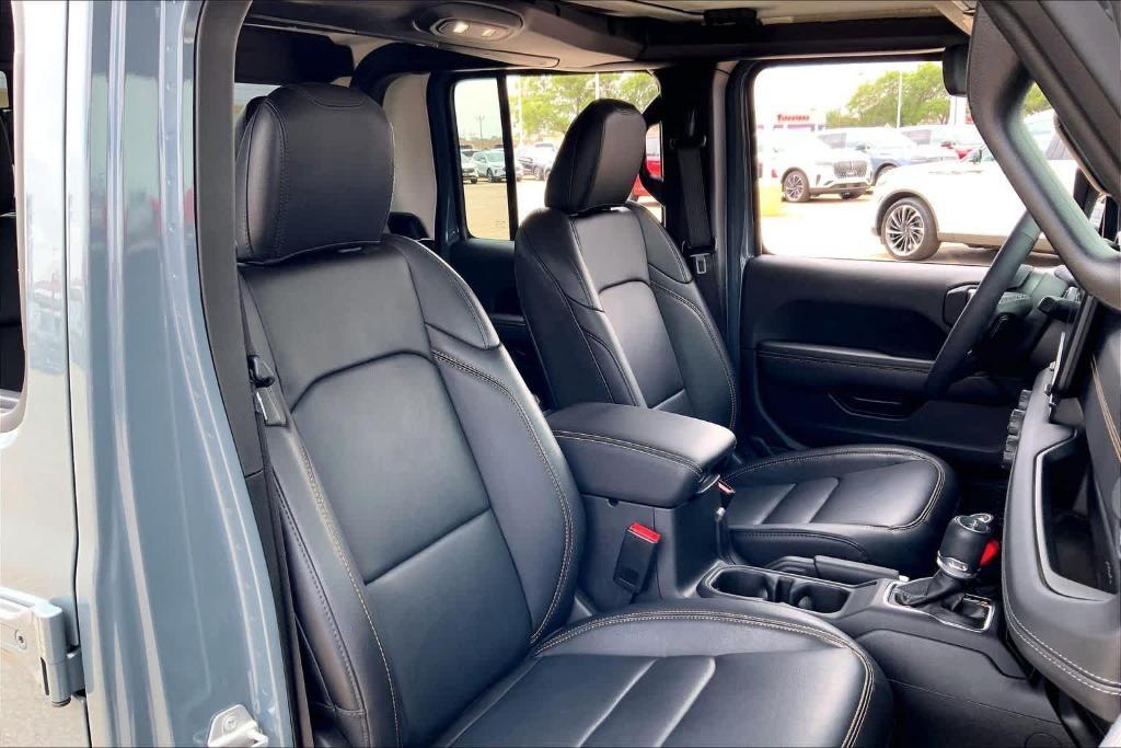 used 2025 Jeep Gladiator car, priced at $37,382