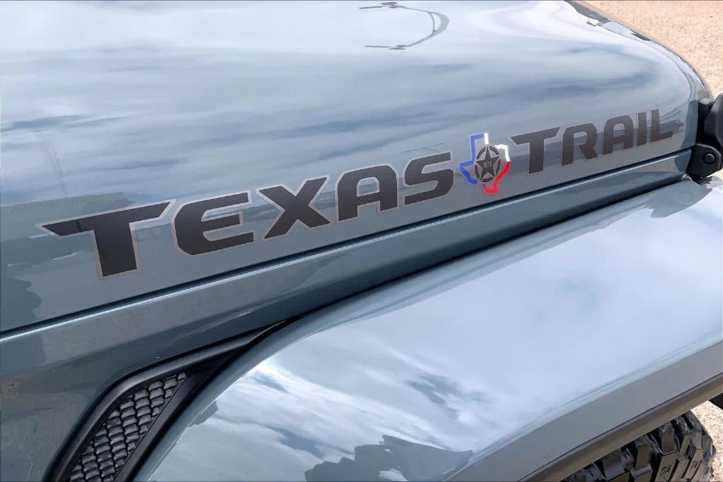 used 2025 Jeep Gladiator car, priced at $37,382