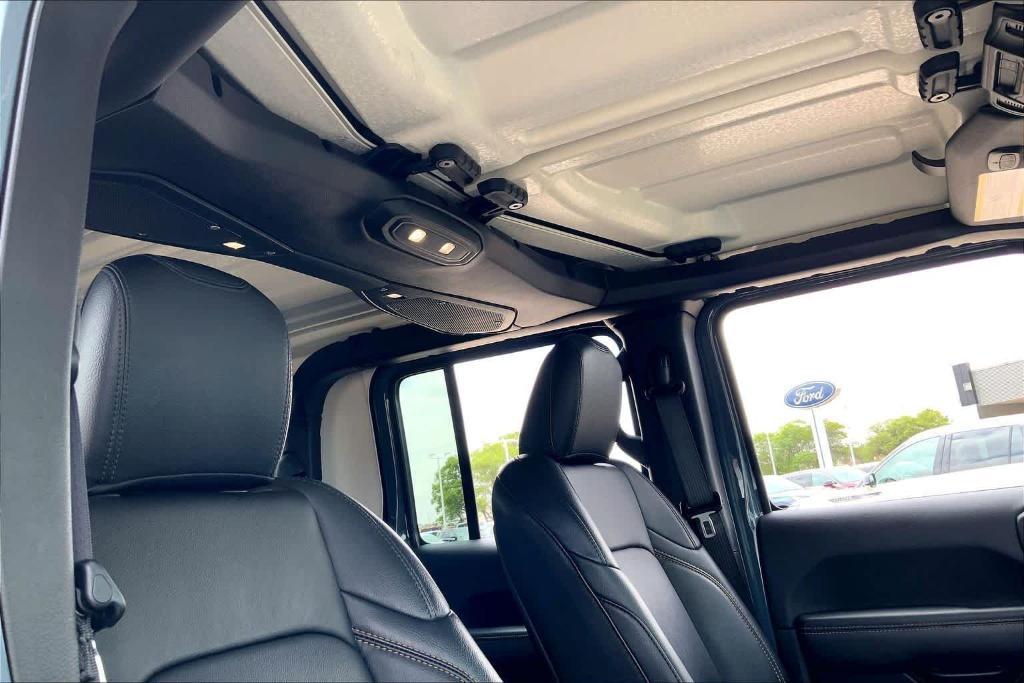 used 2025 Jeep Gladiator car, priced at $37,382