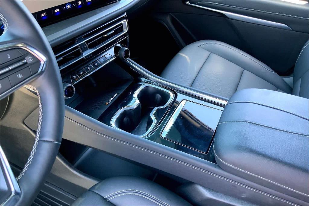 used 2024 Chevrolet Traverse car, priced at $35,114