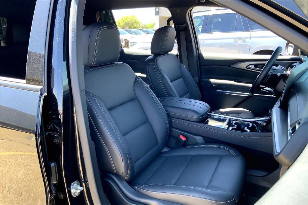 used 2024 Chevrolet Traverse car, priced at $35,114
