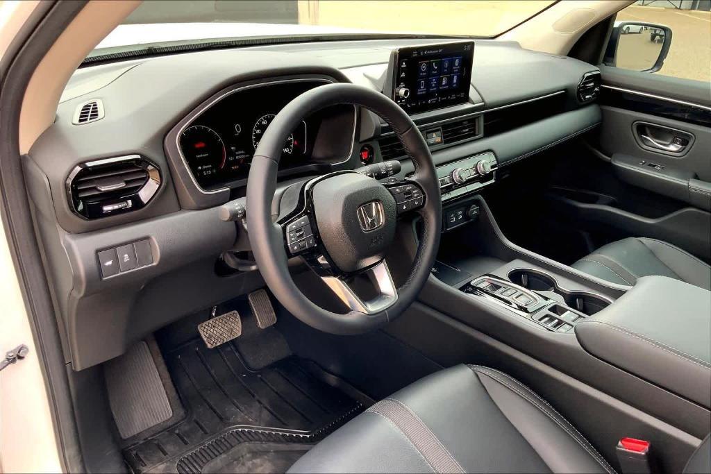 used 2025 Honda Pilot car, priced at $44,139