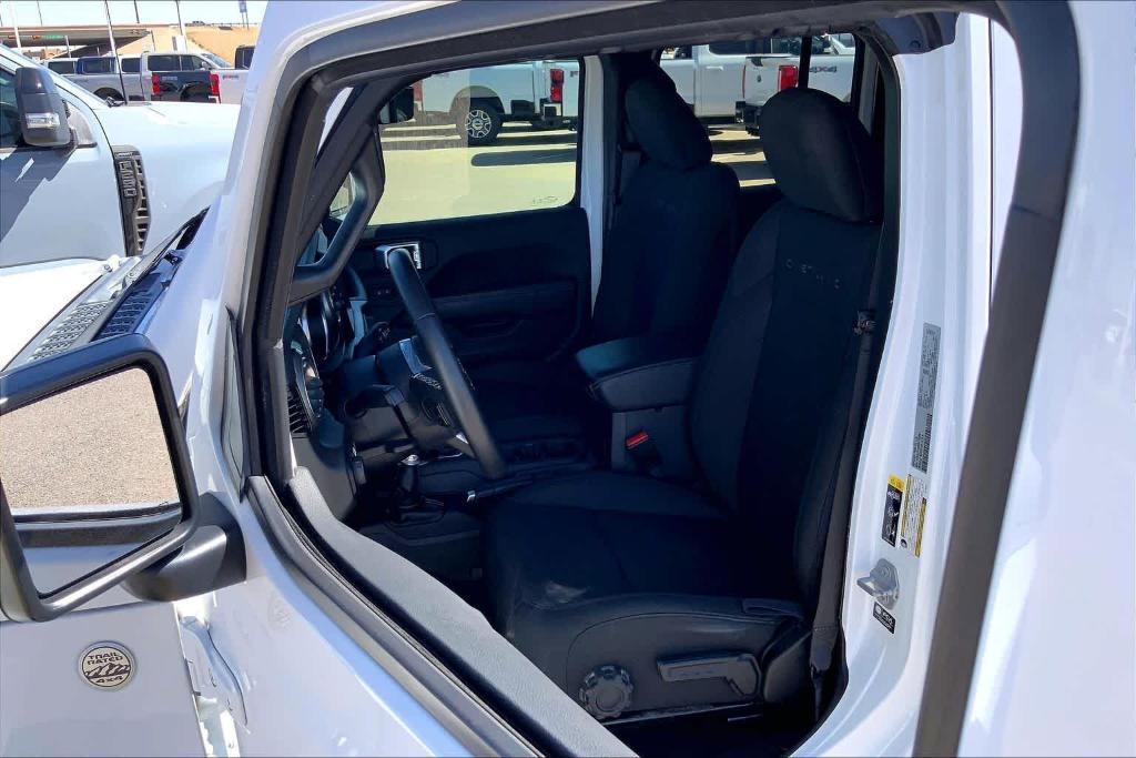 used 2022 Jeep Gladiator car, priced at $31,544