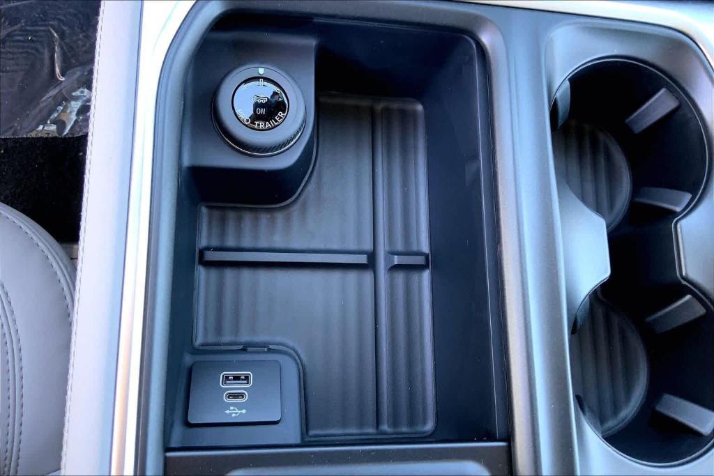 new 2026 Ford Expedition car, priced at $70,495