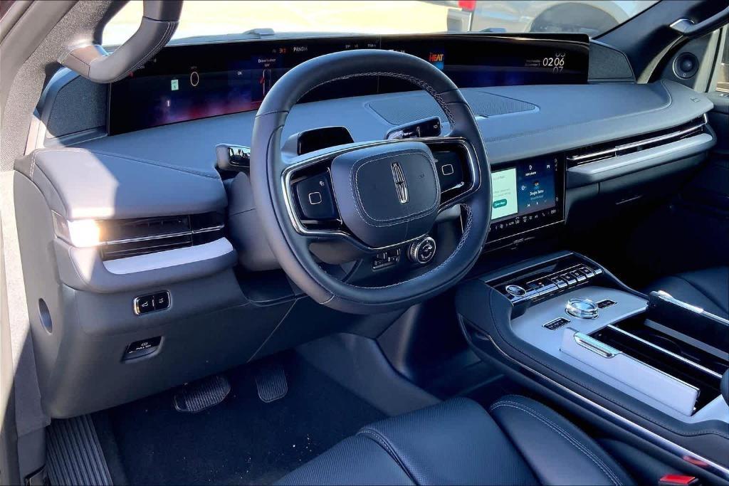 new 2025 Lincoln Navigator car, priced at $99,275