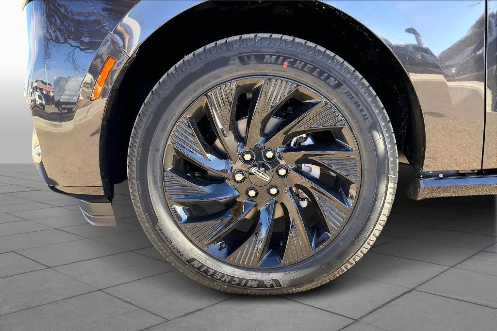 new 2025 Lincoln Navigator car, priced at $101,775