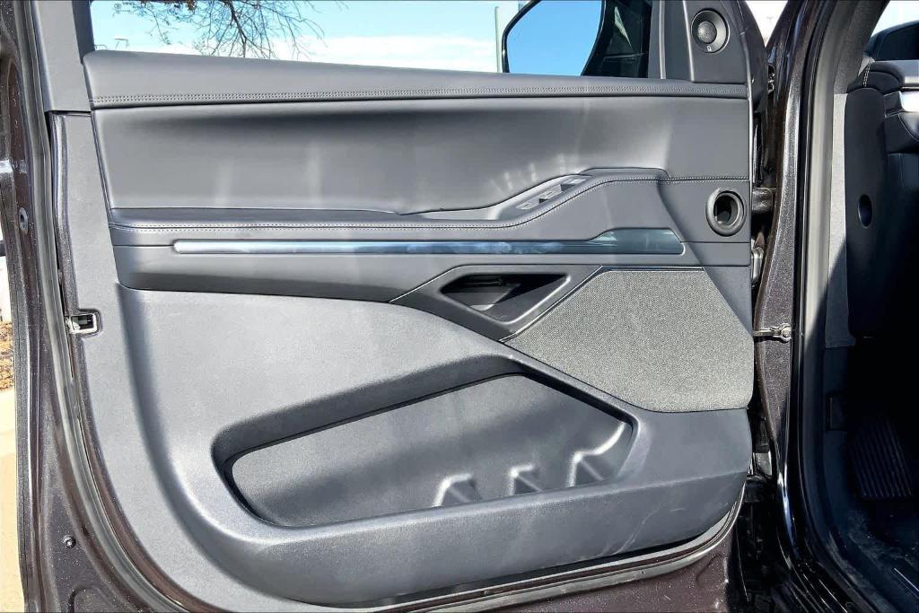 new 2025 Lincoln Navigator car, priced at $99,275