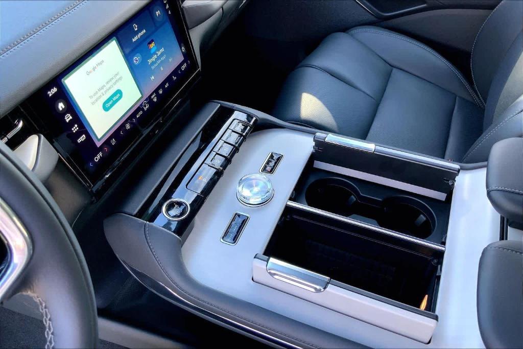 new 2025 Lincoln Navigator car, priced at $99,275