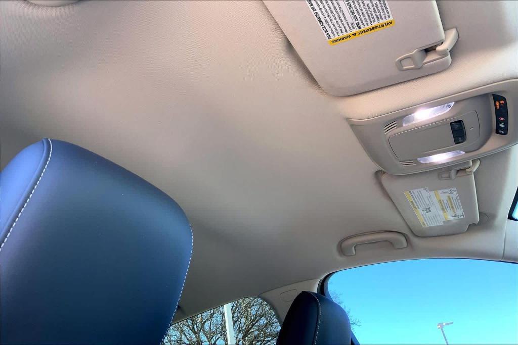 used 2022 Buick Envision car, priced at $21,037