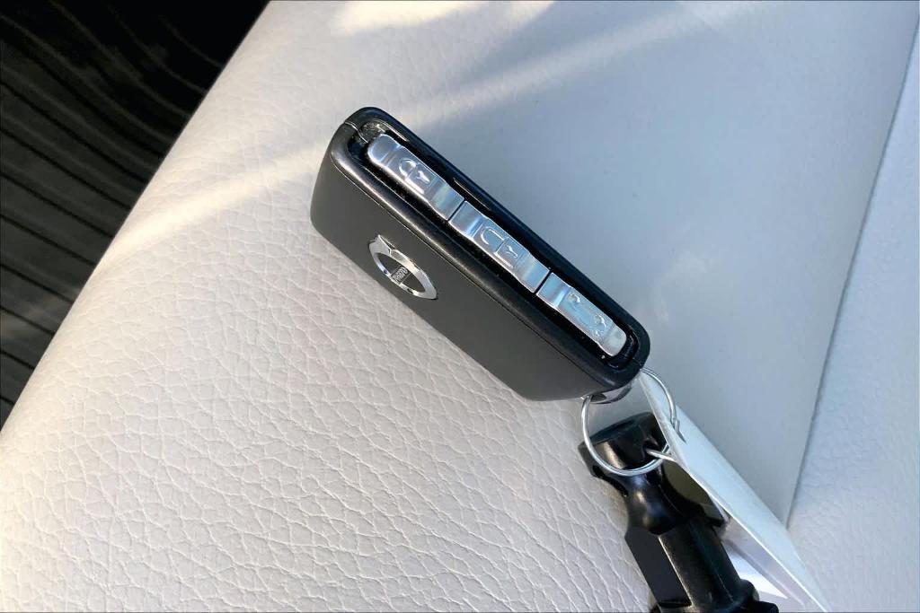 used 2022 Volvo XC90 car, priced at $23,389