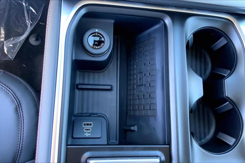 new 2025 Ford Expedition car, priced at $69,340