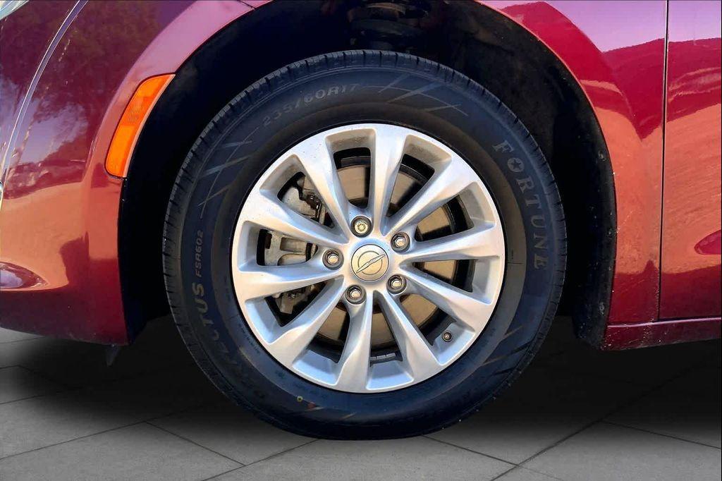 used 2018 Chrysler Pacifica car, priced at $16,005