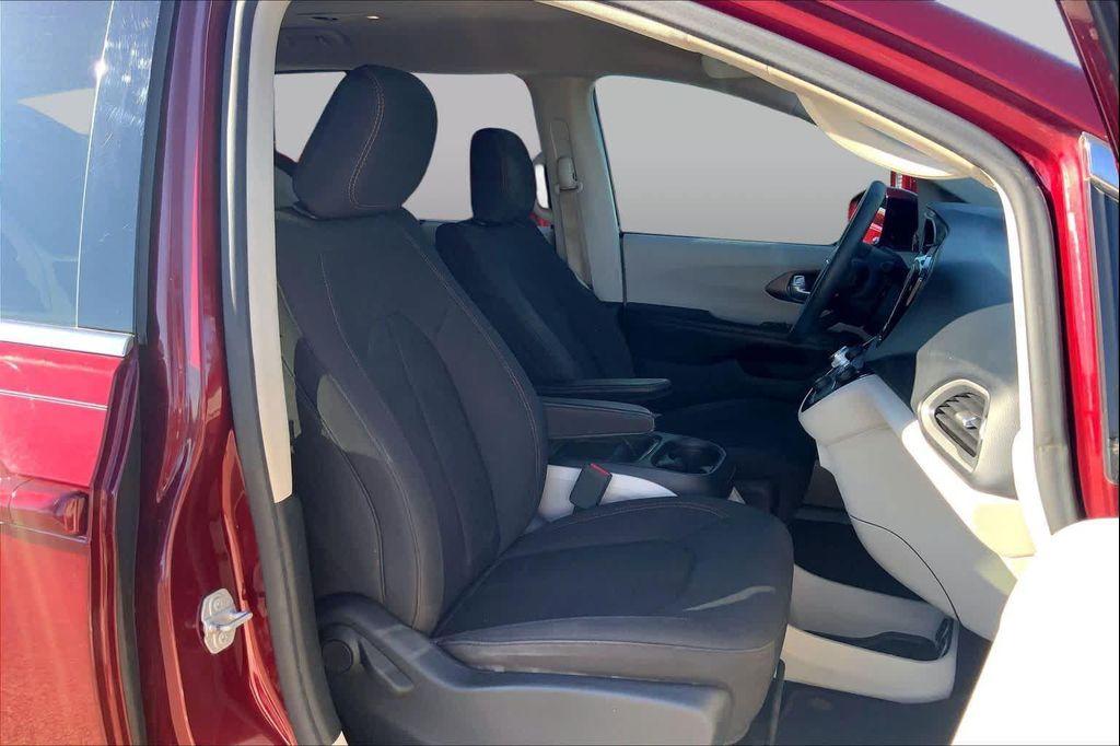 used 2018 Chrysler Pacifica car, priced at $16,005