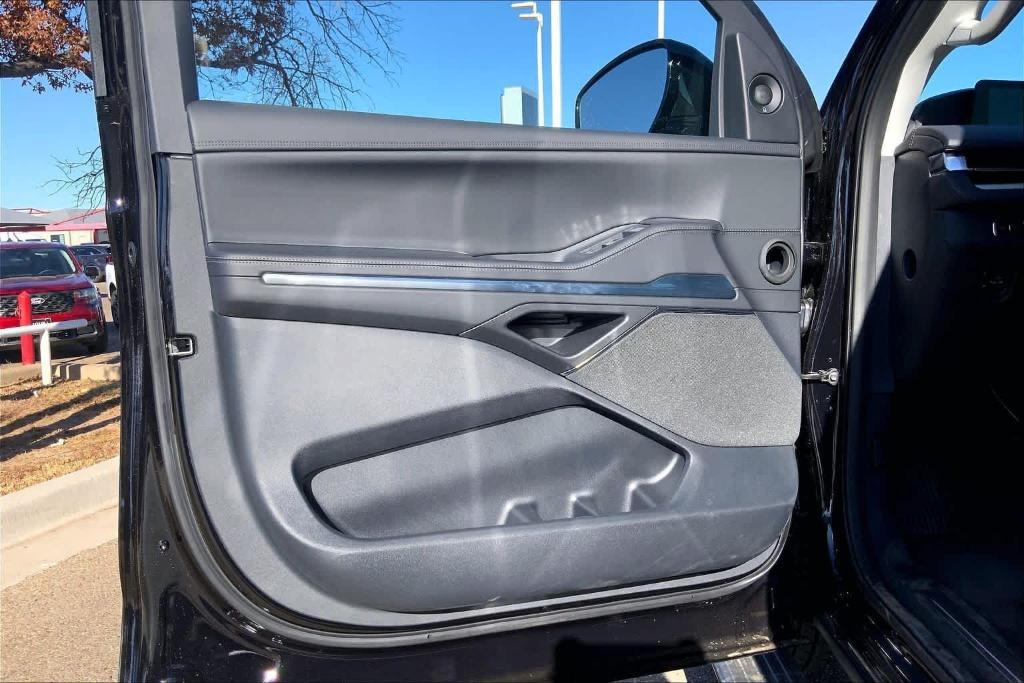 new 2025 Lincoln Navigator L car, priced at $98,015