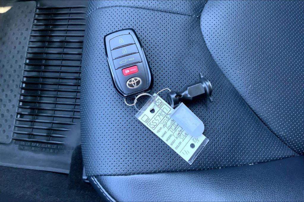 used 2025 Toyota Highlander car, priced at $46,963