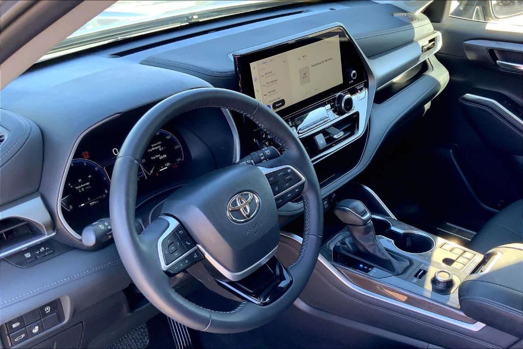 used 2025 Toyota Highlander car, priced at $46,963