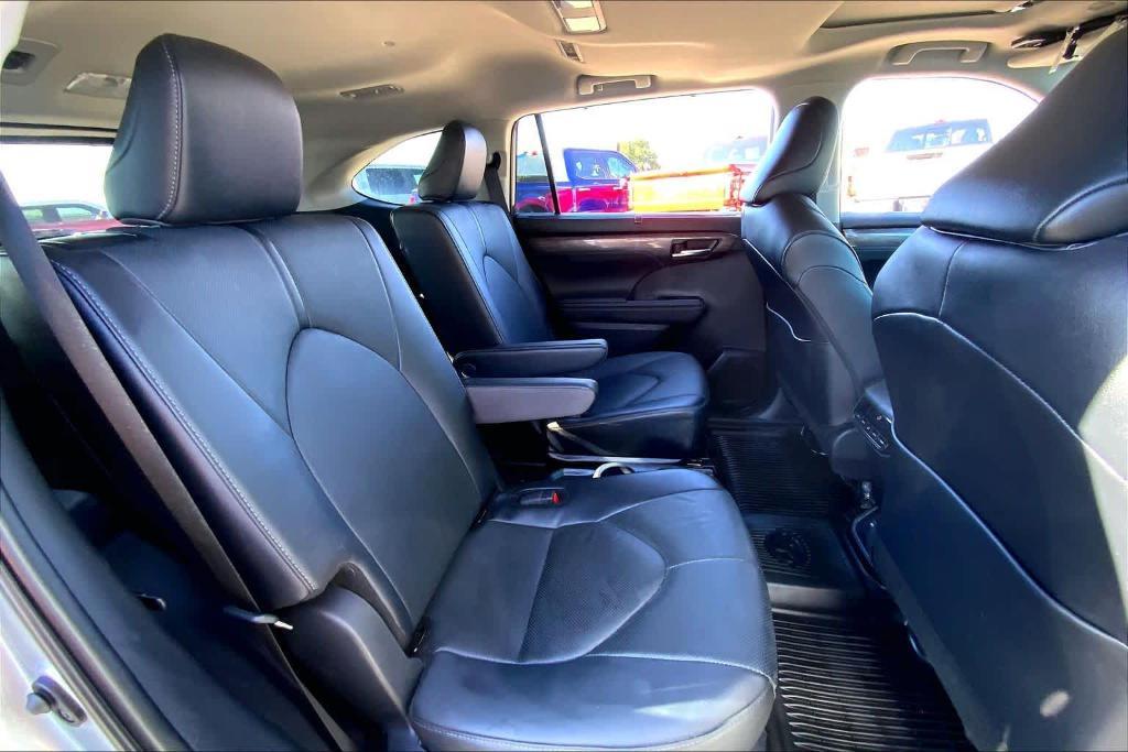 used 2025 Toyota Highlander car, priced at $46,963