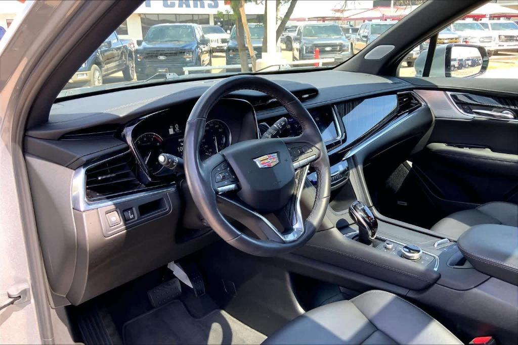 used 2025 Cadillac XT6 car, priced at $43,992