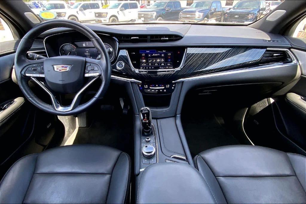 used 2025 Cadillac XT6 car, priced at $43,992