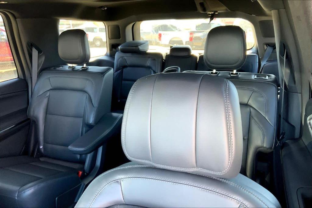 new 2025 Lincoln Navigator car, priced at $101,085