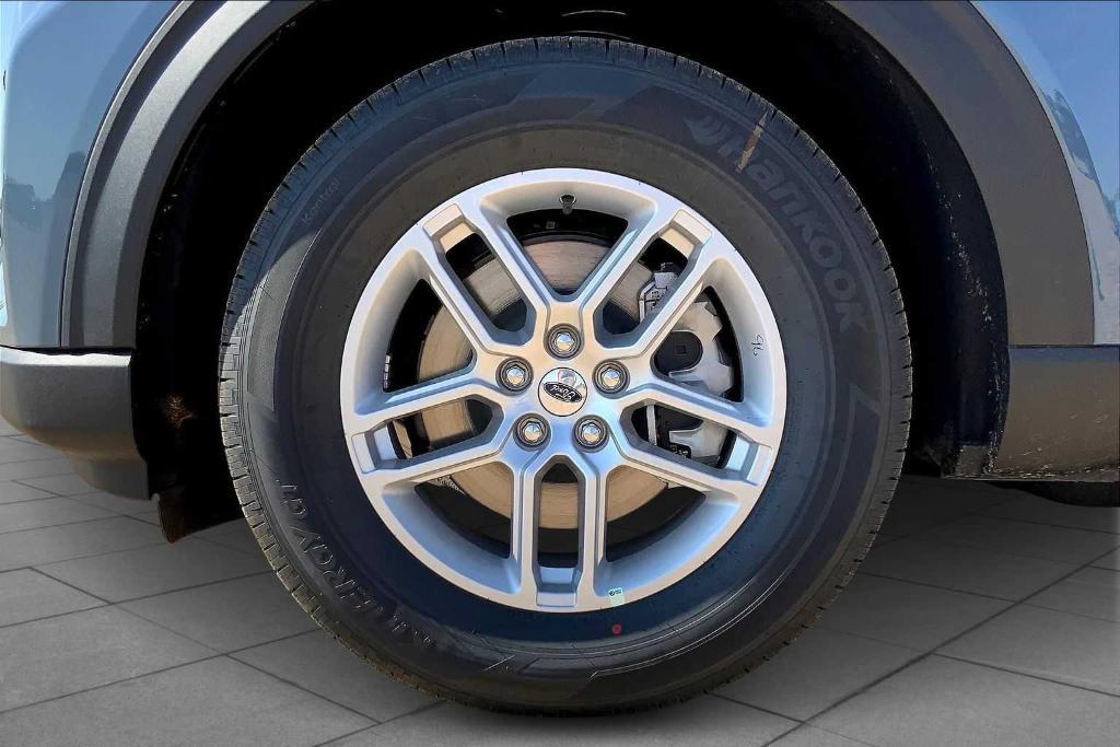 new 2025 Ford Explorer car, priced at $40,160