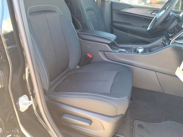 new 2025 Jeep Grand Cherokee car, priced at $34,730