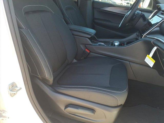 new 2025 Jeep Grand Cherokee car, priced at $32,798