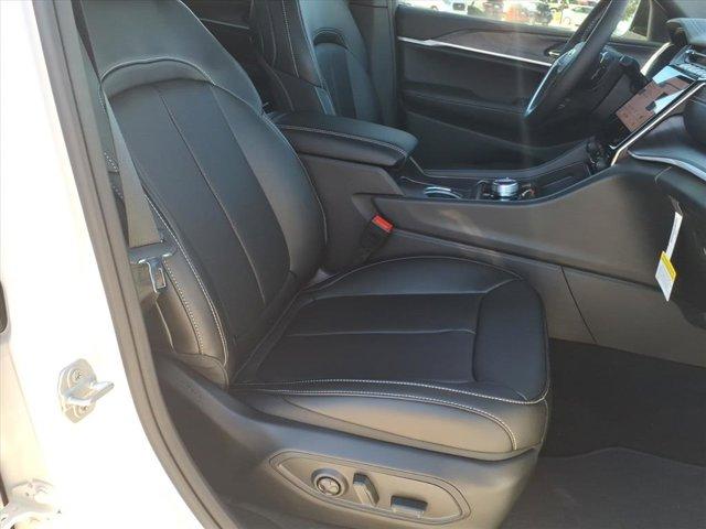 new 2025 Jeep Grand Cherokee car, priced at $49,947