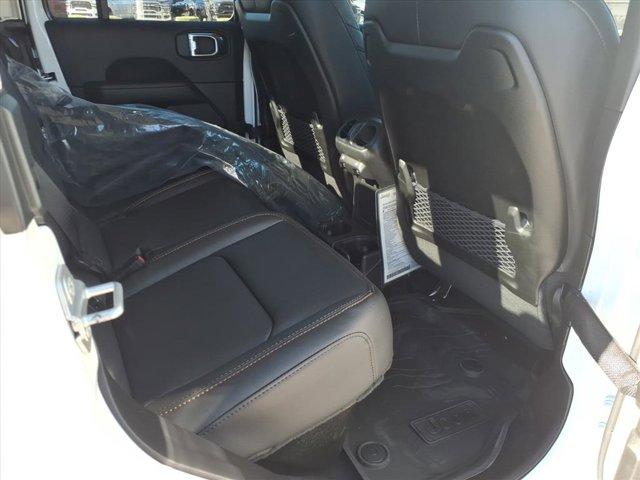 new 2025 Jeep Gladiator car, priced at $41,305