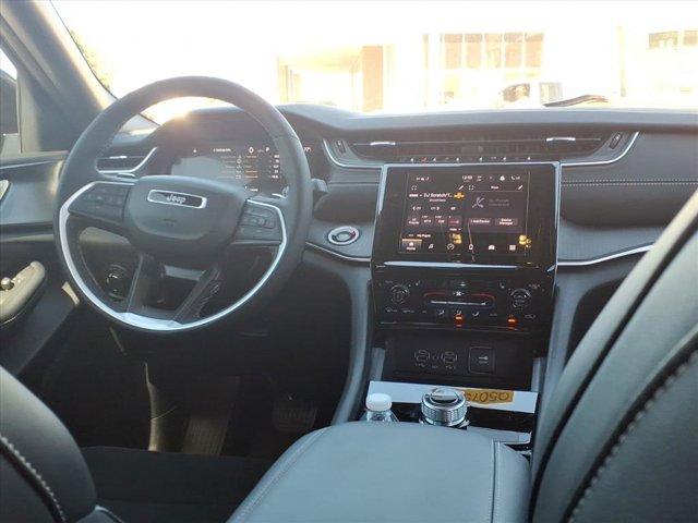 new 2025 Jeep Grand Cherokee car, priced at $38,293