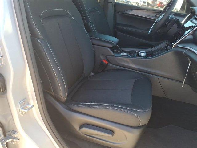 new 2025 Jeep Grand Cherokee car, priced at $33,283