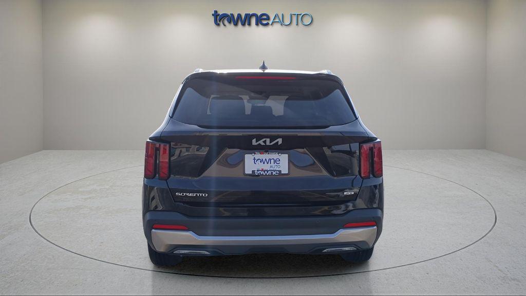 used 2025 Kia Sorento car, priced at $33,777