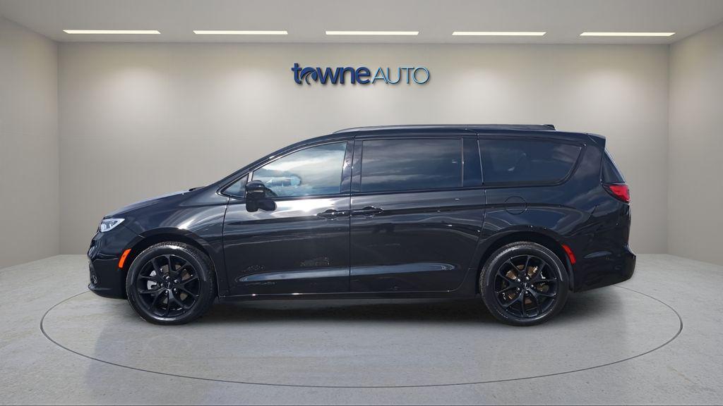 used 2023 Chrysler Pacifica car, priced at $41,989