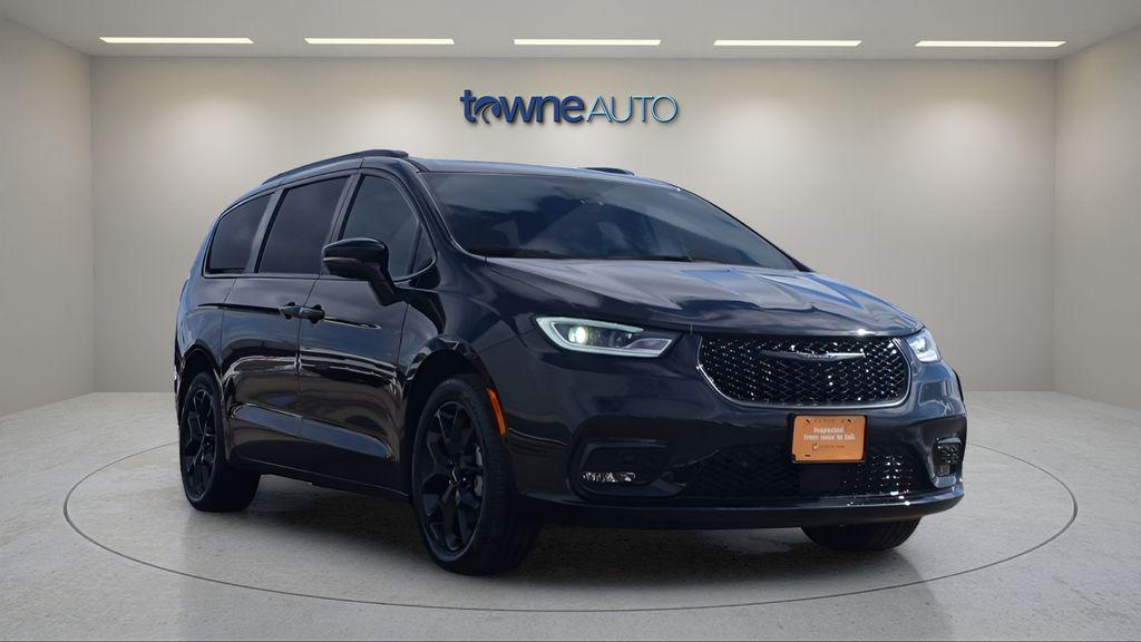 used 2023 Chrysler Pacifica car, priced at $41,989