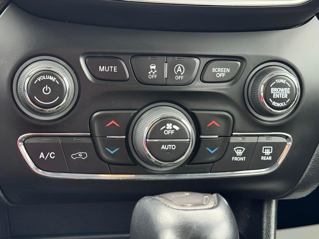 used 2022 Jeep Cherokee car, priced at $22,554