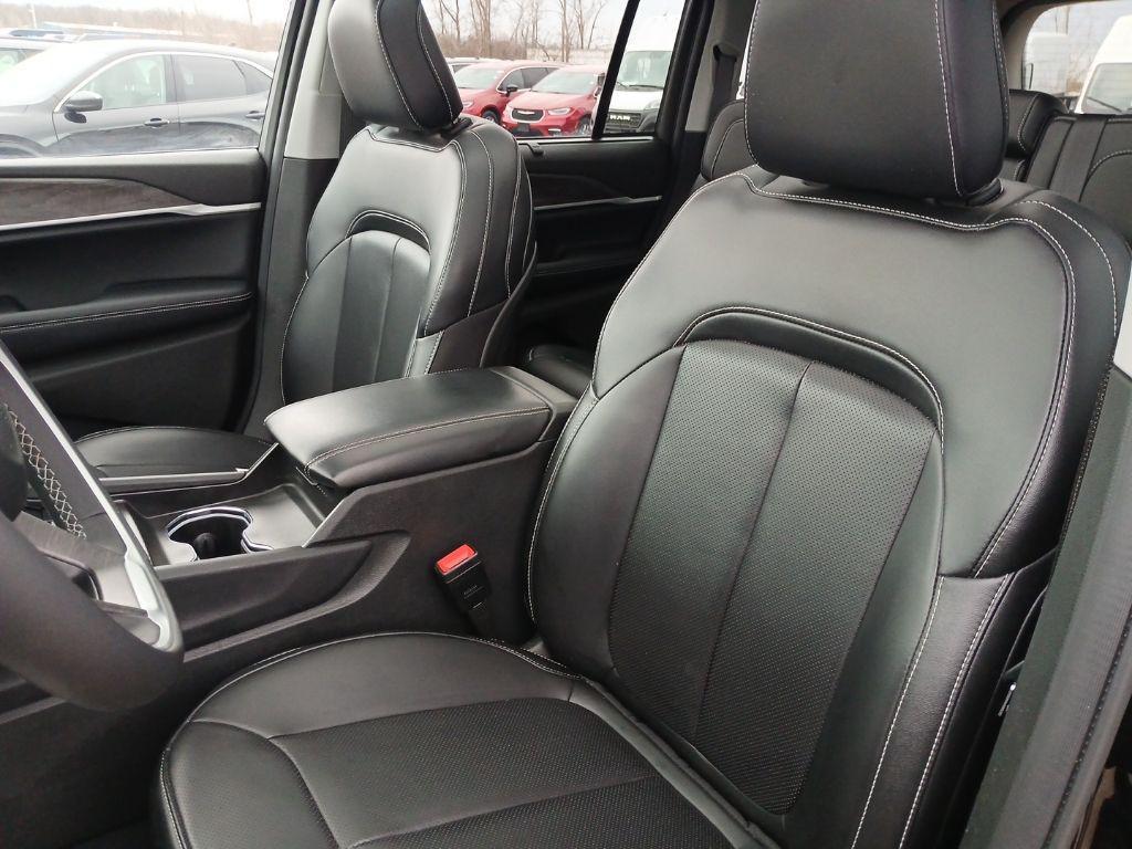 used 2024 Jeep Grand Cherokee car, priced at $36,551