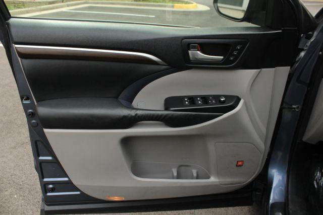 used 2014 Toyota Highlander car, priced at $15,250