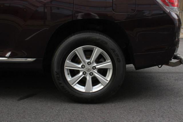 used 2013 Toyota Highlander Hybrid car, priced at $10,950