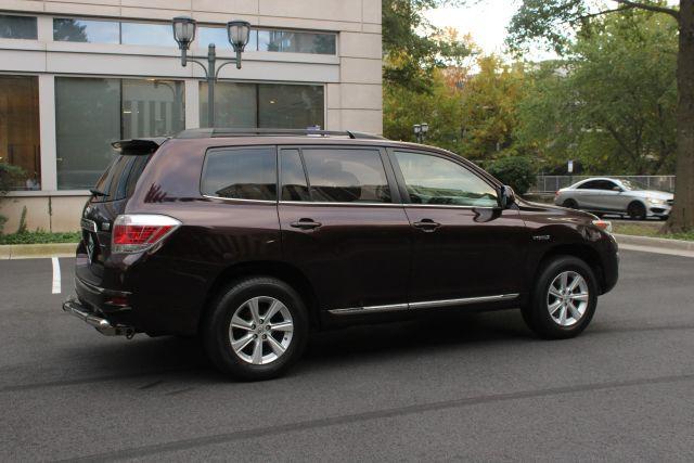 used 2013 Toyota Highlander Hybrid car, priced at $10,950