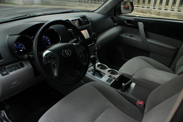 used 2013 Toyota Highlander Hybrid car, priced at $10,950