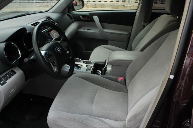 used 2013 Toyota Highlander Hybrid car, priced at $10,950