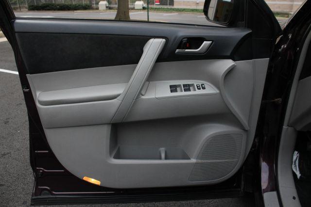 used 2013 Toyota Highlander Hybrid car, priced at $10,950