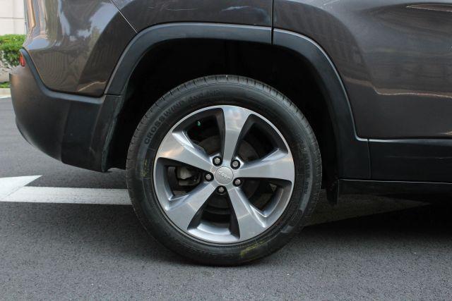 used 2020 Jeep Cherokee car, priced at $12,950