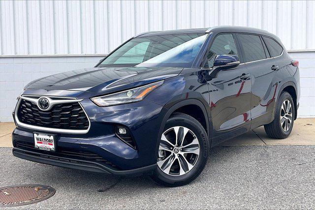 used 2025 Toyota Highlander car, priced at $43,000