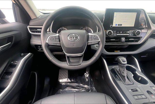 used 2025 Toyota Highlander car, priced at $43,000