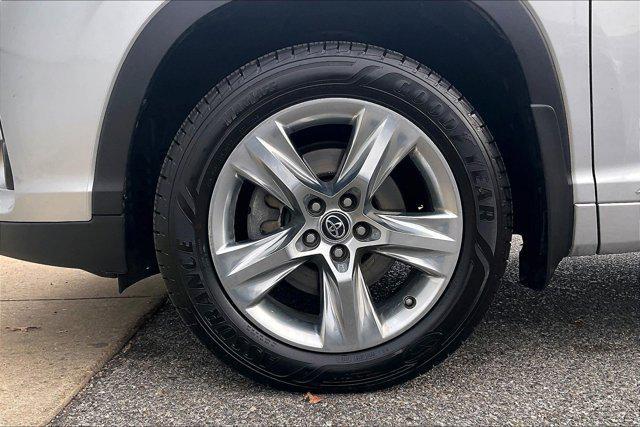 used 2018 Toyota Highlander Hybrid car, priced at $22,250