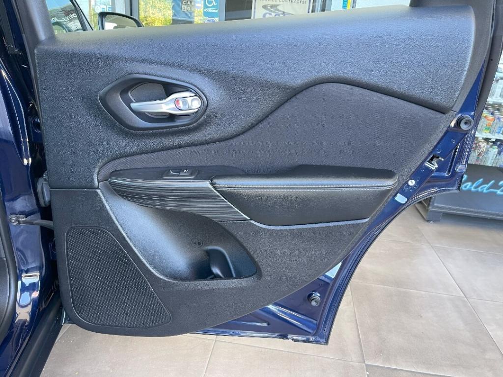 used 2016 Jeep Cherokee car, priced at $11,495